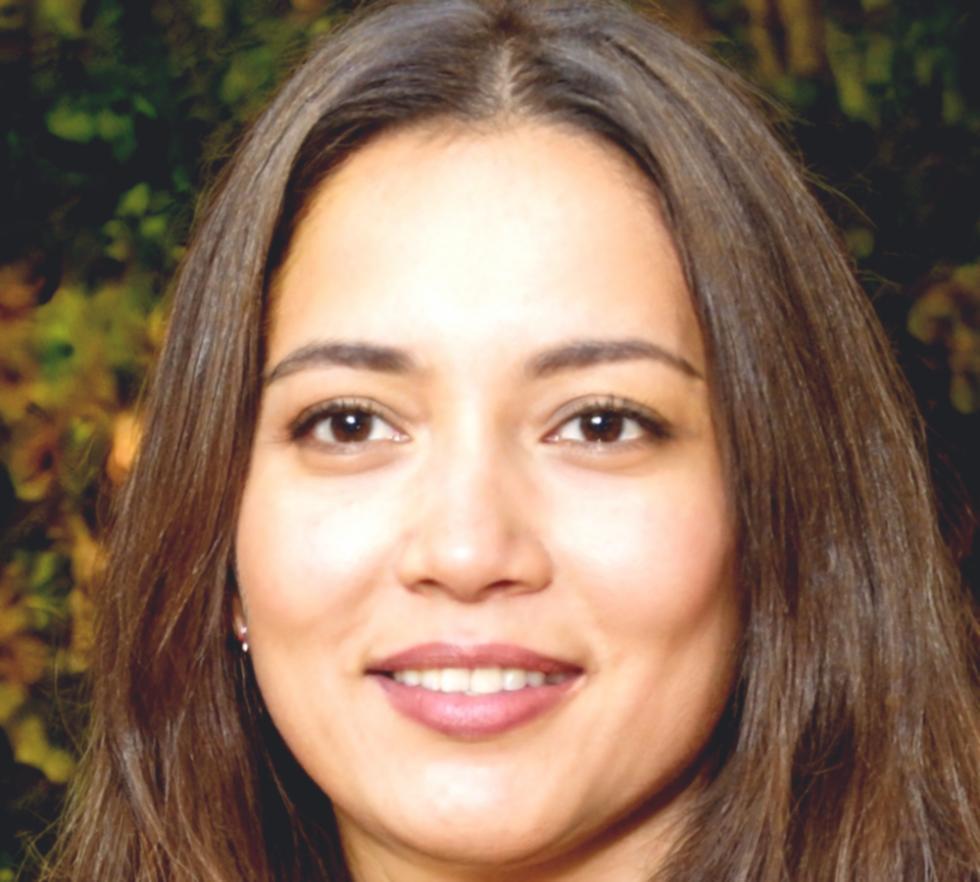 Portret Ana Popescu, instructor finante